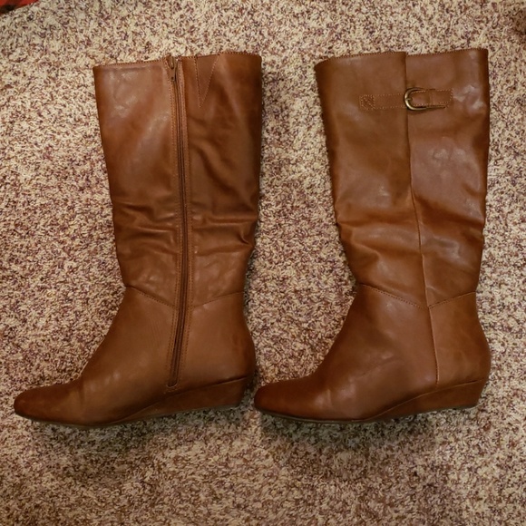 Womans Boots. **Bargain - Picture 1 of 3